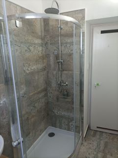 DebRentZen Station Apartman10