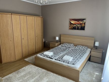 Gold Apartmann1