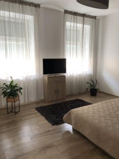 Stephanie's Apartman7