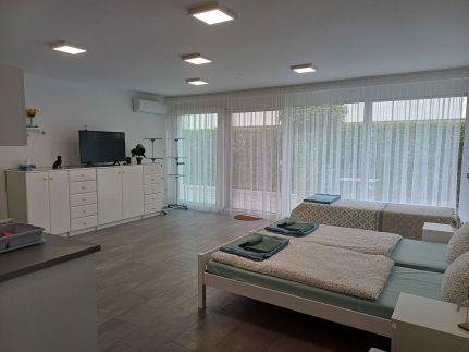 Strand Apartman B33