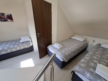 Beachfront Apartman8
