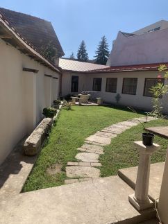 Lola Apartman15