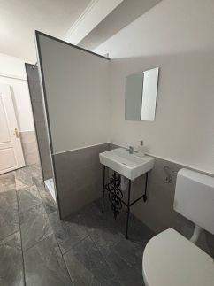Lola Apartman9