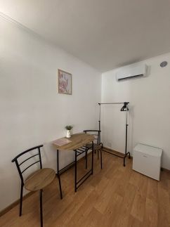 Lola Apartman12