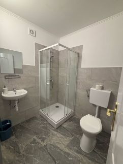 Lola Apartman13
