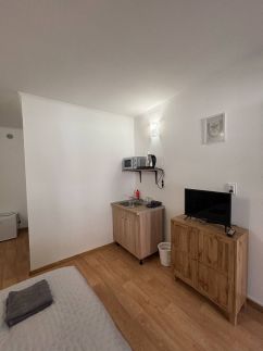 Lola Apartman1
