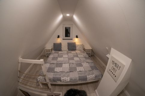 Hillside Cottage1