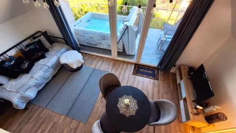 Hillside Cottage9