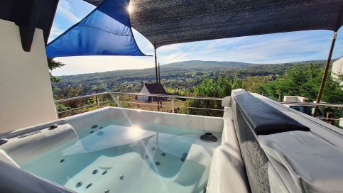 Hillside Cottage2