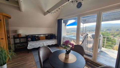 Hillside Cottage8