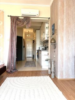 Gold Moon Apartment10