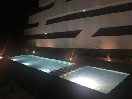 Lake and Pool Apartman1
