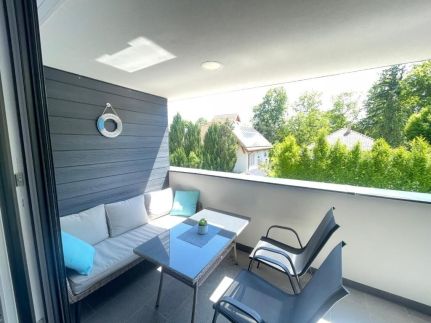 Lake and Pool Apartman3