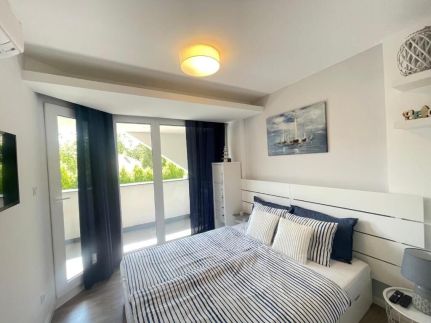 Lake and Pool Apartman6
