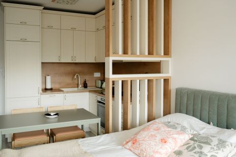 Edison Villa 2/145