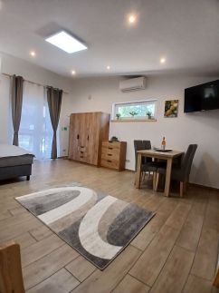 Hűvös Apartman28