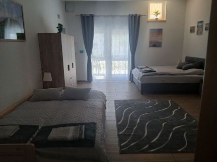 Hűvös Apartman33
