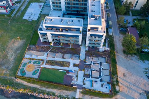 Lakeside Studio Apartment10