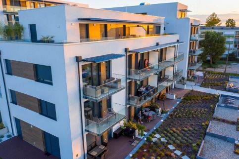 Lakeside Studio Apartment11