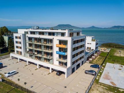 Lakeside Studio Apartment7