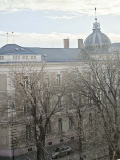 Green Street Apartment22