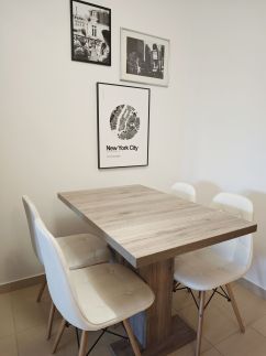 Green Street Apartment18