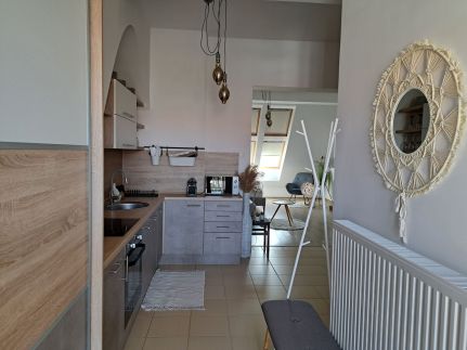 Green Street Apartment15