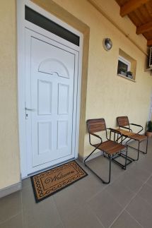 Green Street Apartment18