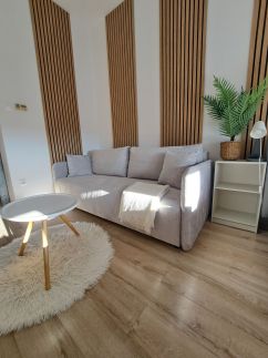 Green Street Apartment2