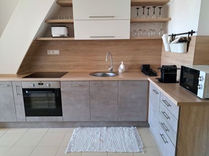 Green Street Apartment3