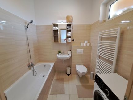Green Street Apartment5