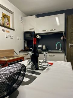 Garage Apartment7