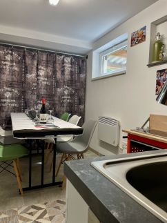 Garage Apartment8