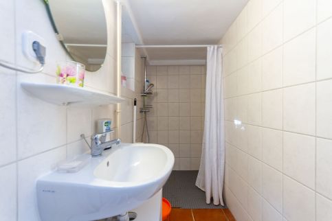 2BR Lavender Hideaway House by NW18