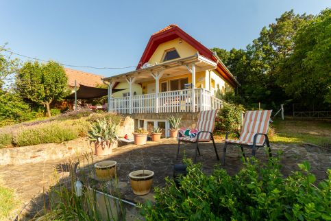 2BR Lavender Hideaway House by NW42