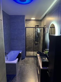 NewPlace Luxury Apartment10