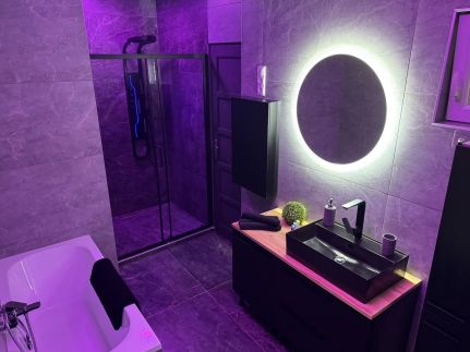 NewPlace Luxury Apartment12