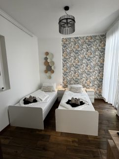 NewPlace Luxury Apartment14