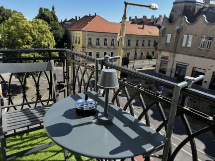 NewPlace Luxury Apartment18