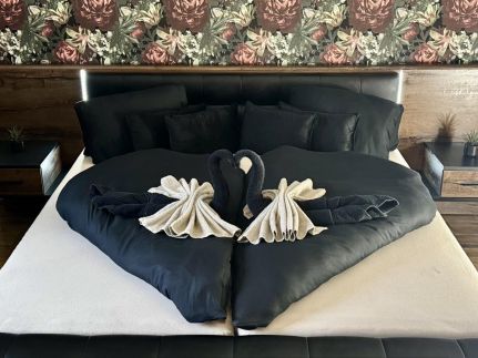 NewPlace Luxury Apartment5