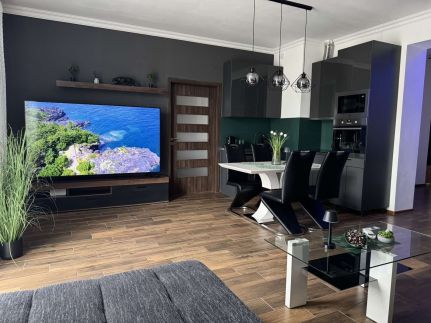 NewPlace Luxury Apartment