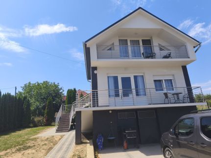 Gyöngyvirág Apartmanház18