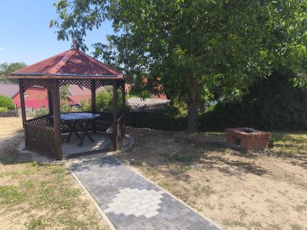 Gyöngyvirág Apartmanház1