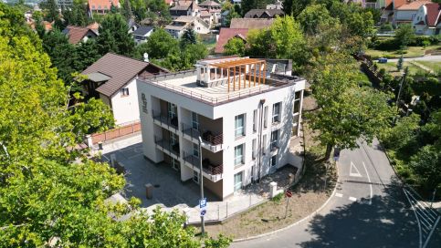 PCT Corner Apartman2