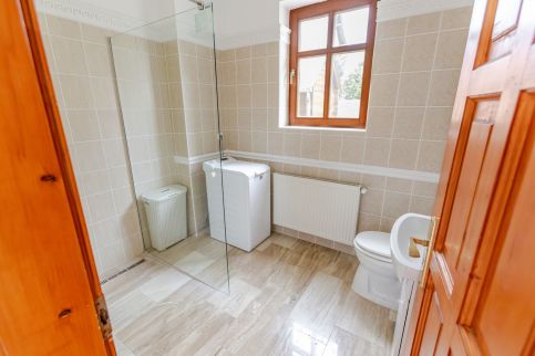 Golden Bridge Deluxe Home11