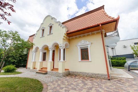 Golden Bridge Deluxe Home17