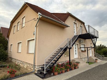 Nyugalom Szigete Apartmanok2