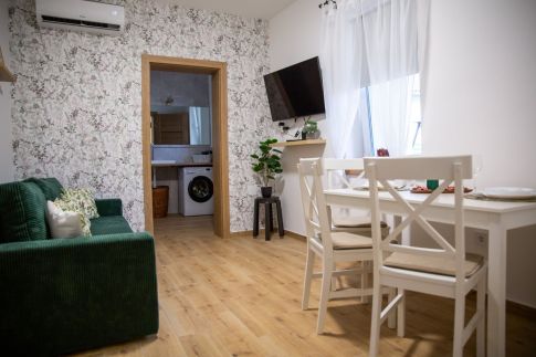 Holdudvar Közösségi Központ és Szálláshely