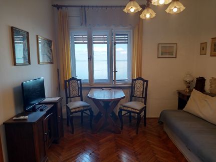Ház a szikla peremén Tihany8