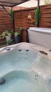 Relev2 Privát Jakuzzis Apartman10